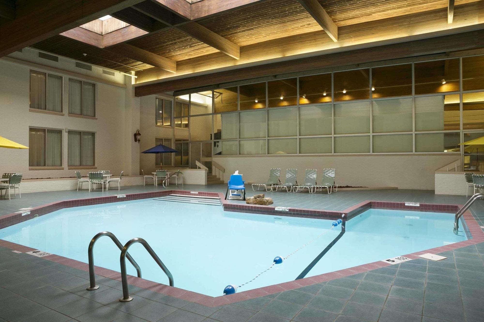 Ramada By Wyndham Greensburg Hotel & Conference Center Exterior photo